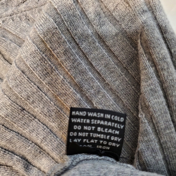 Motive Knit grey turtleneck - Picture 10 of 11